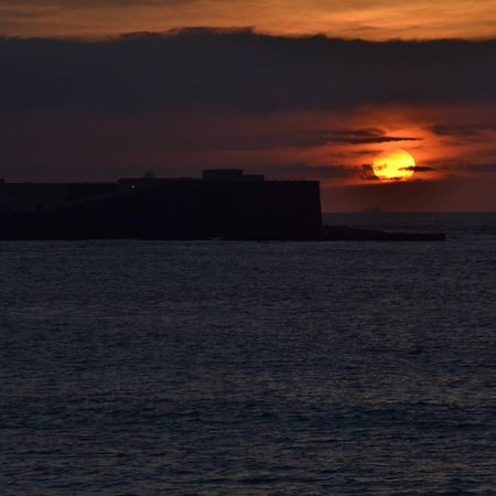 Esencia De Cadiz Entre La Vina Y El Mercado Bagian luar foto